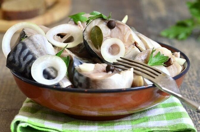 Makrele mit Zwiebel für die Potenz