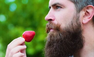 Beeren essen, um die Kraft zu verbessern