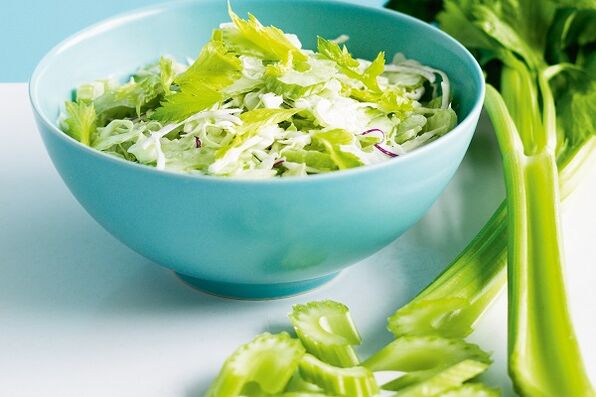 Gemüsesalat mit Kräutern zum Verfeinern