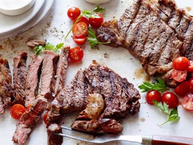 Fleisch mit Tomaten für Power